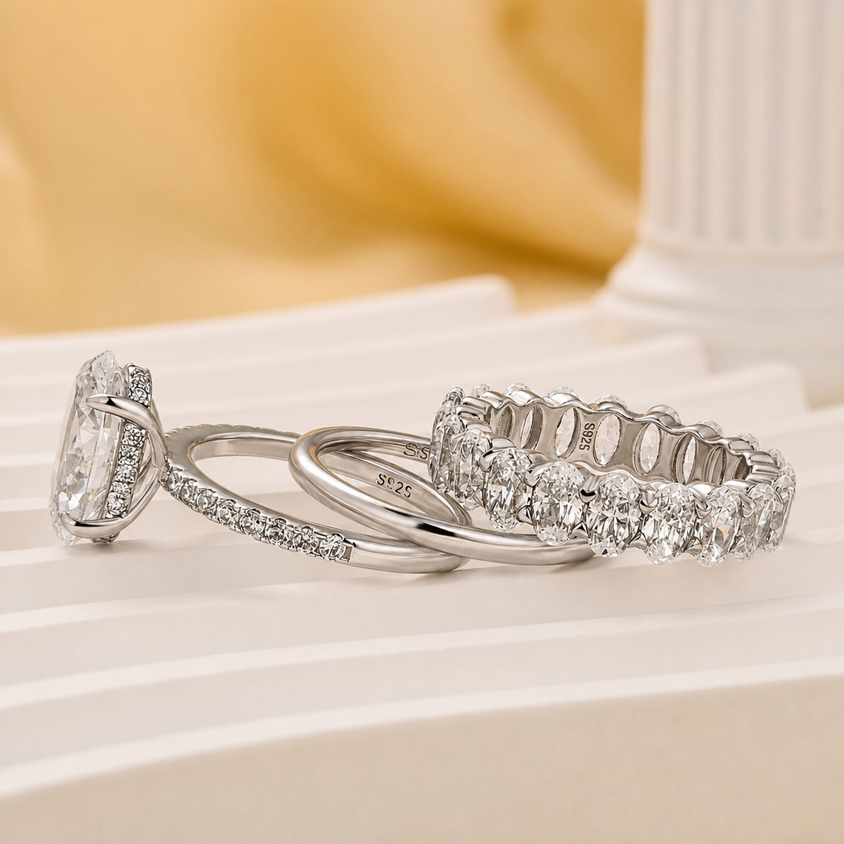 Elara three-piece oval wedding ring set in white gold – side detail